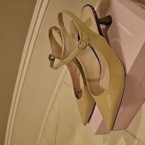 8.5 Louis etCIE Patent Leather Kitten Heel Slings
